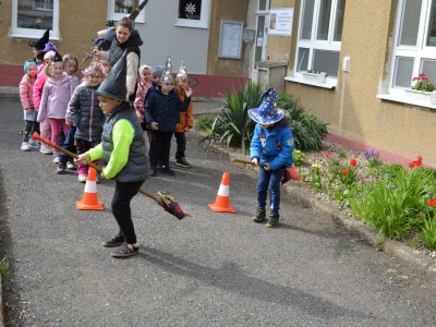 Pálení čarodějnic - "Kouzlíme, kouzlíme, na lektvar se těšíme"